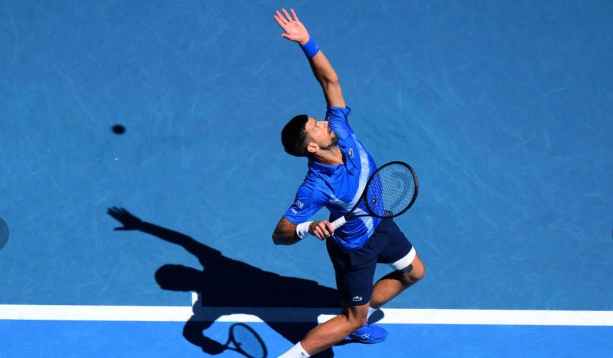 体育平台 德约科维奇重返赛场，大比分获胜首场状态出色，皇家马德里观众沸腾！观众掌声雷动