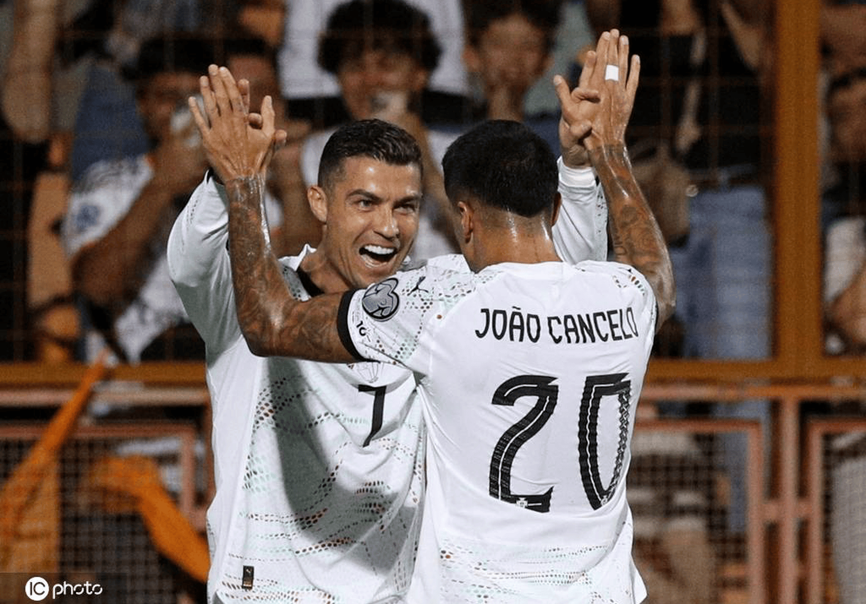 爱游戏体育包含C罗巅峰对决,科维托娃与50激战TL分钟,突破纪录胜负难料!的词条